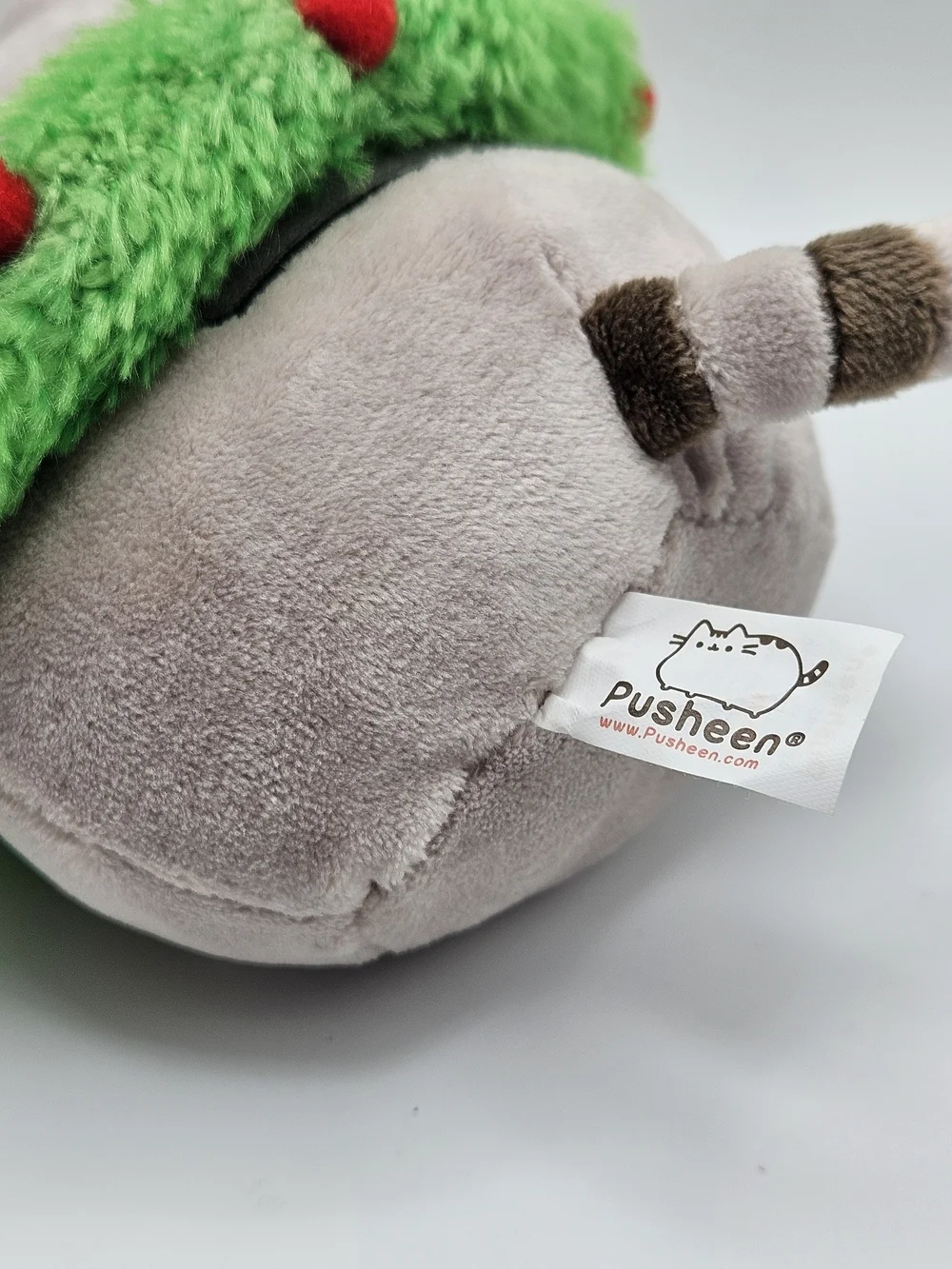 GUND Pusheen Cat with Christmas Holiday Wreath Mini 5” Plush Stuffed Animal